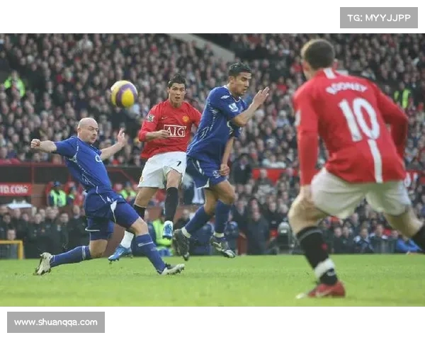 曼联强势进攻，带领球队走向胜利