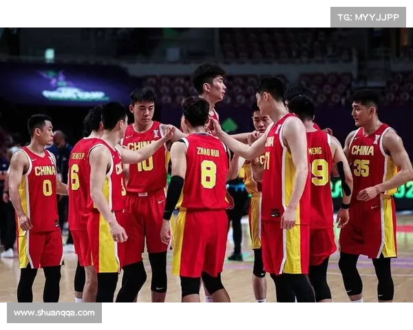杨瀚森表现亮眼！中国男篮次节稍有回暖，但仍以后澳大利亚(男篮杨帅资料)