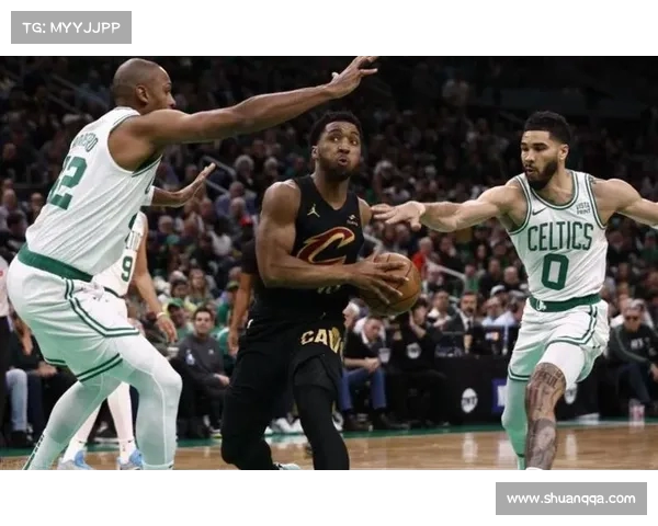 朱-霍勒迪与德里克-怀特三分连线 打停独行侠的攻防节奏