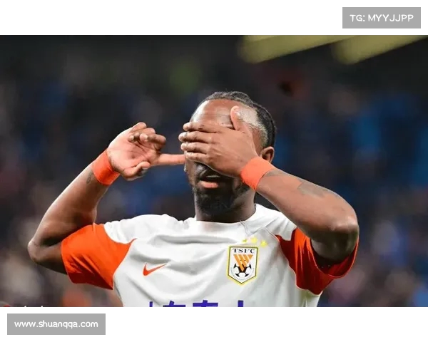 续约难题！费南多被雪藏背后的真相揭秘，泰山队是否养了个“白眼狼”？