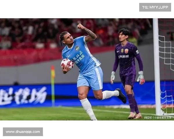 航海体育场水球大战:河南队与海港队激烈角逐,胜负难分 航海体育场水球大战:河南队与海港队激烈角逐,胜负难分