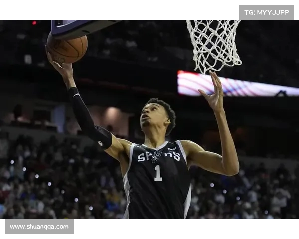 马刺队奋起直追，成功逆袭取胜